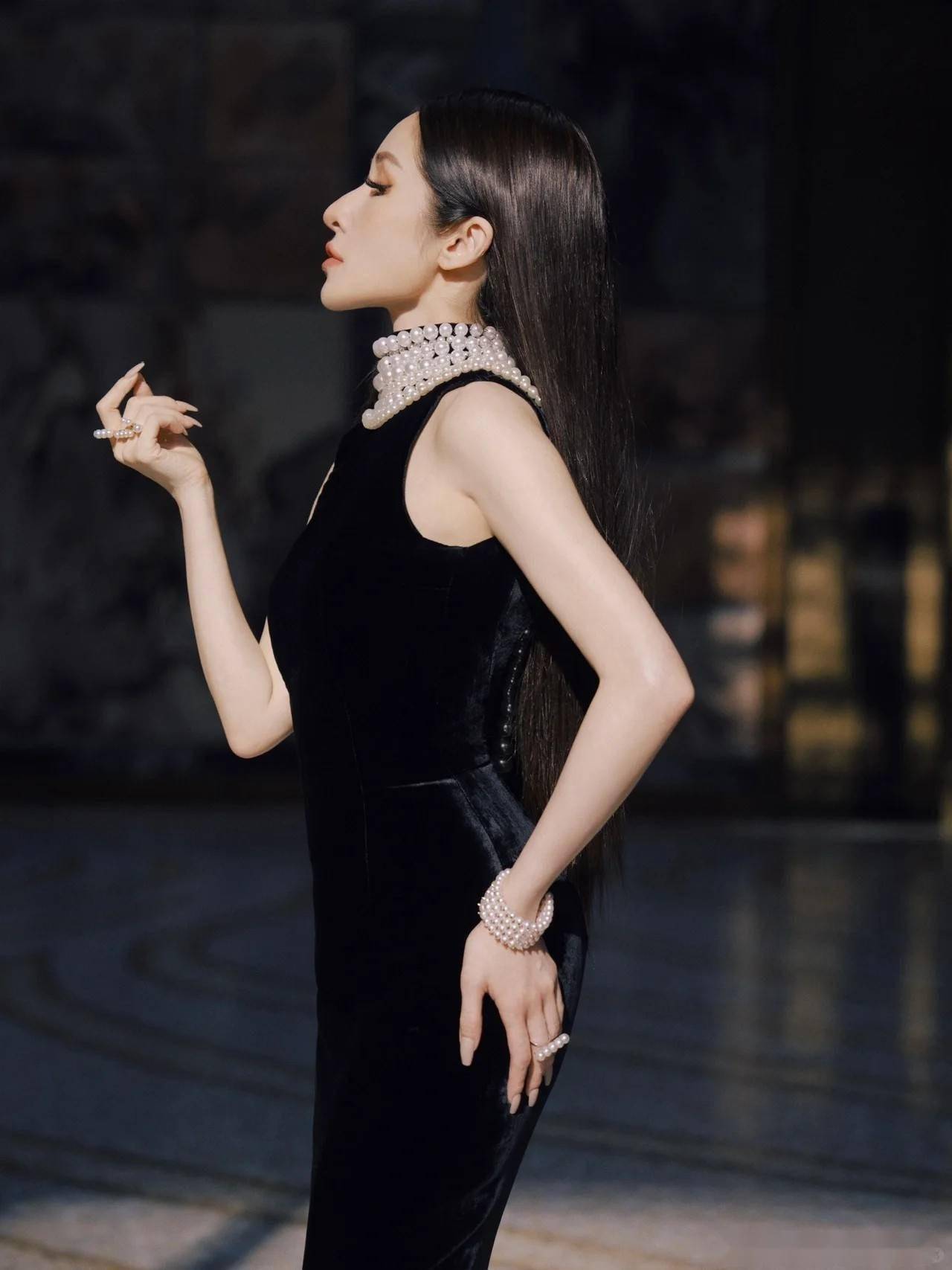 39岁萧亚轩展现无与伦比的性感魅力,绝代风华再现!