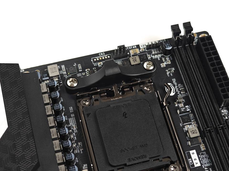 蓝宝石NITRO+B650I WIFI超白金主板实测：体积小巧，用料考究，性能给力！