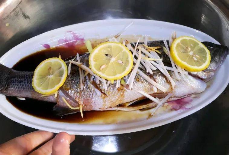 阅湾在线-广谈大湾网-珠海美食群-深圳美食群-广州美食-清蒸鲈鱼