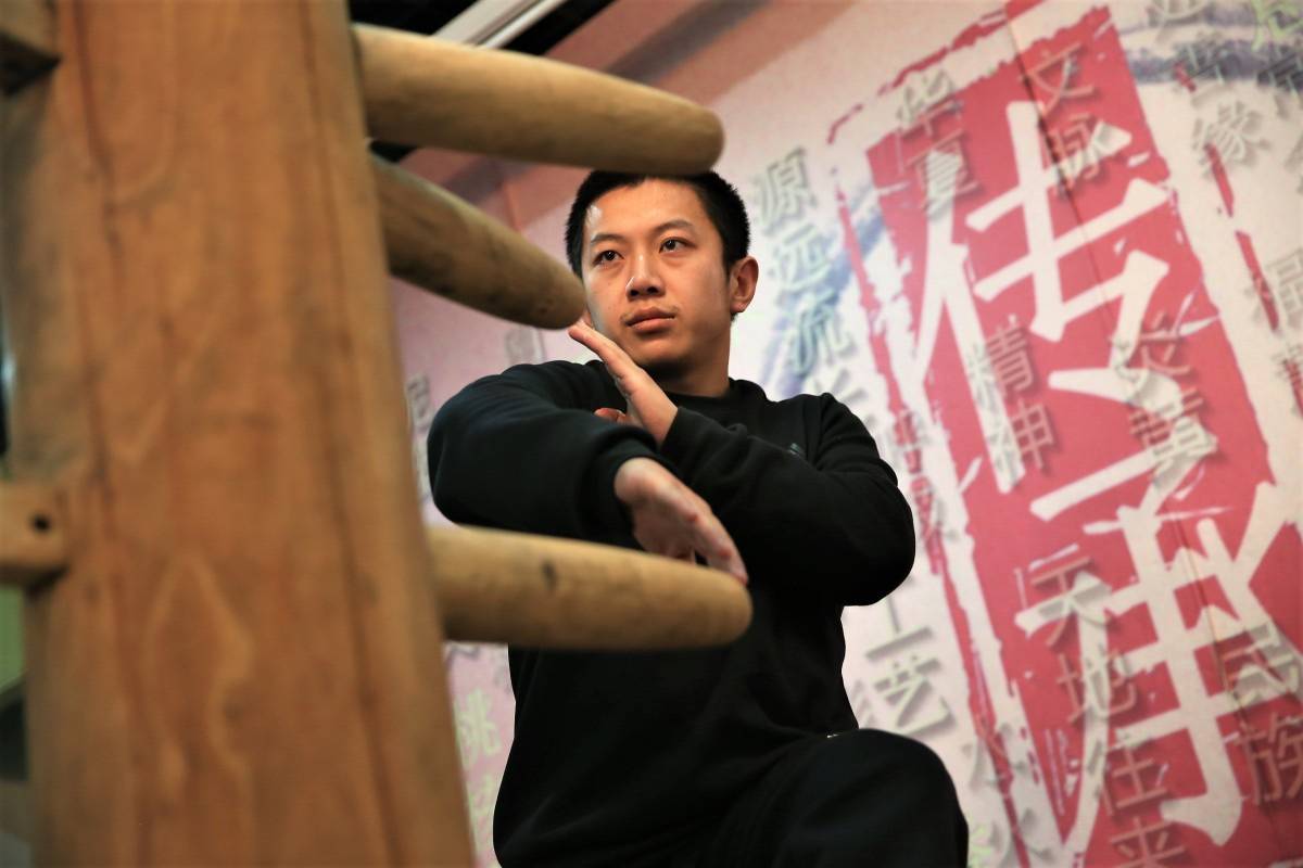 看看自己是不是符合报名要求2,将证书的报名个人资料根据要求整理好