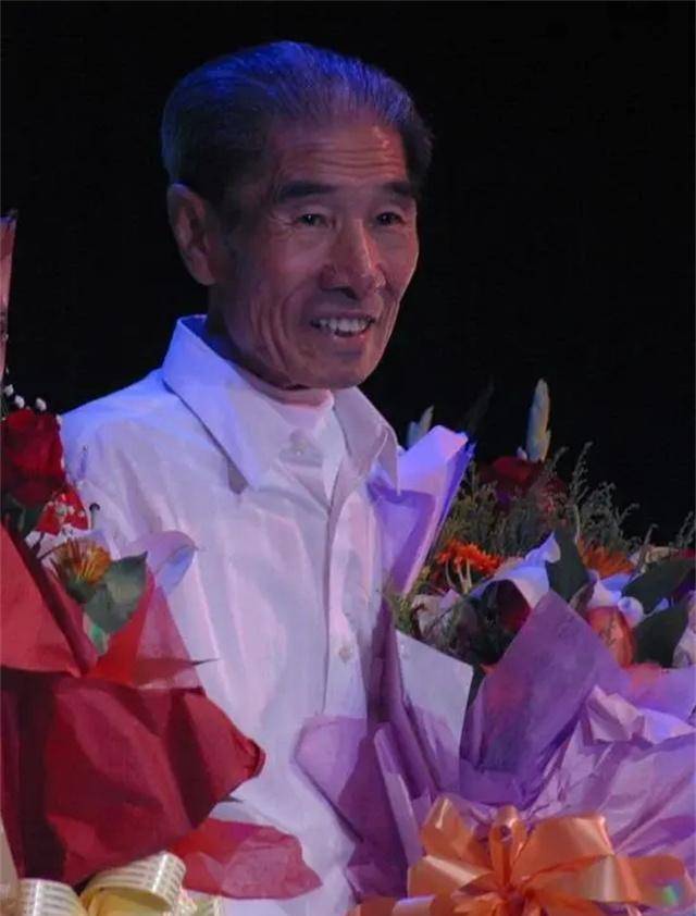 2009年相声名家李文华追悼会:姜昆布置灵堂,郭德纲于谦长跪不起