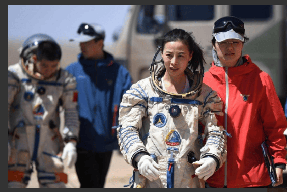 牺牲太大!王亚平曾谈太空之旅的辛酸,落地后身体遭受非人般折磨