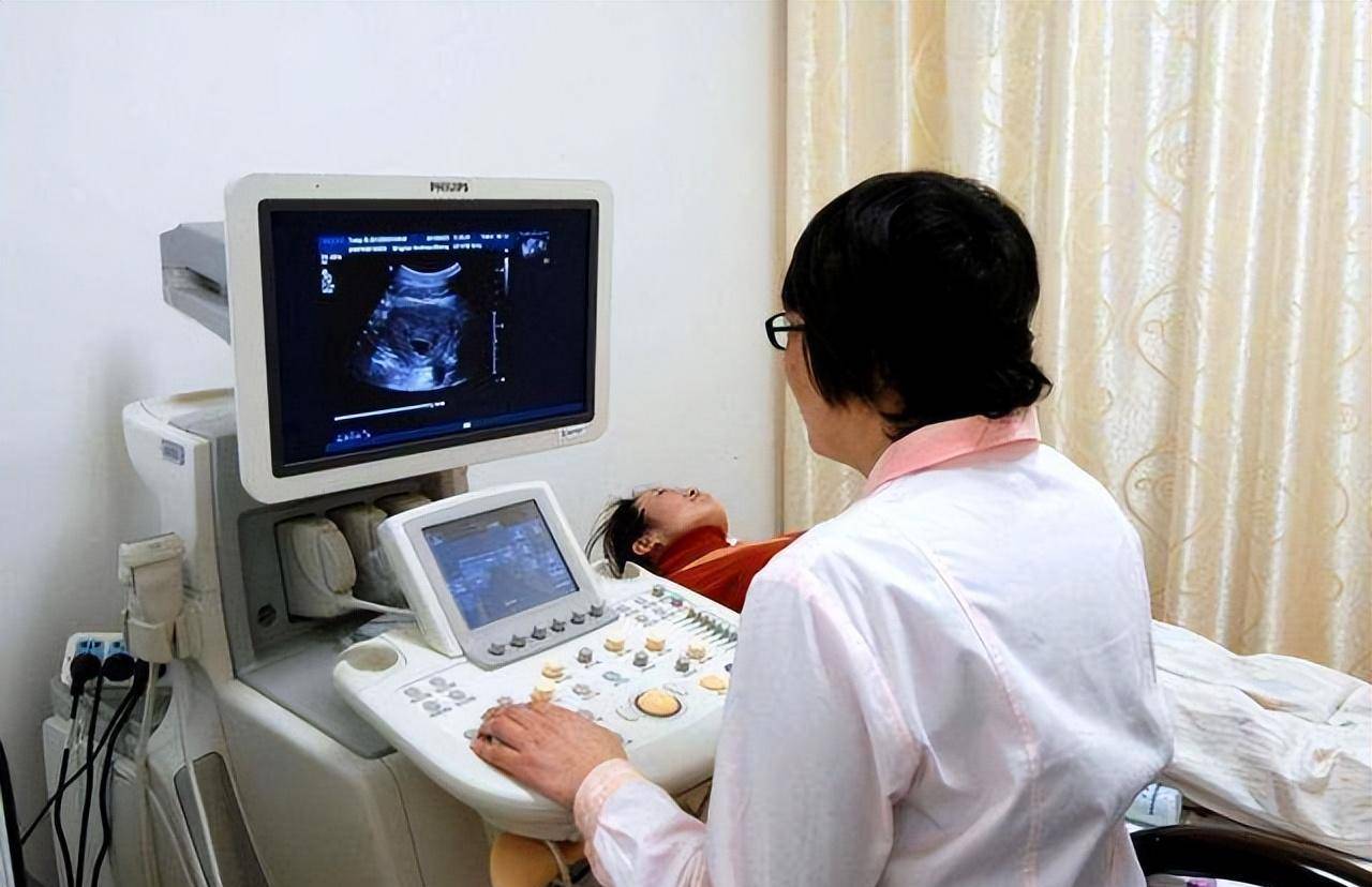 "2019年2月,为田新菊检查的医生反复看了检查报告,沉默地思索了一会后