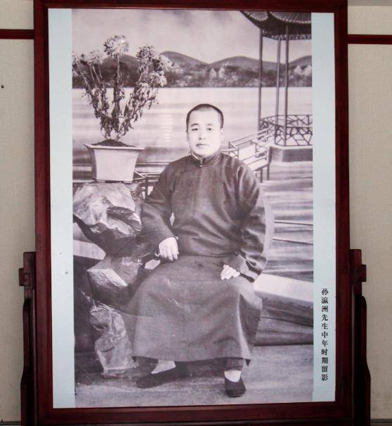 千万富翁能"吝啬"到什么程度?不舍得吃肉,却为国捐出百亿文物