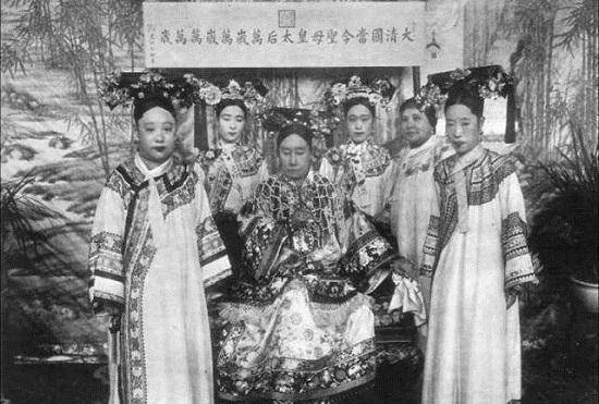 中国古代四大美女,分别是杨贵妃,貂蝉,王昭君和西施,沉鱼落雁闭月