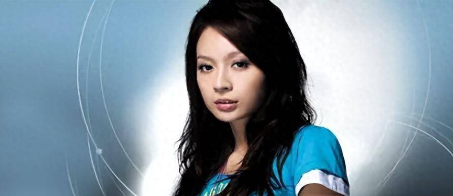 飞儿乐团詹雯婷,巅峰期被队友踢出局,如今让他们高攀不起