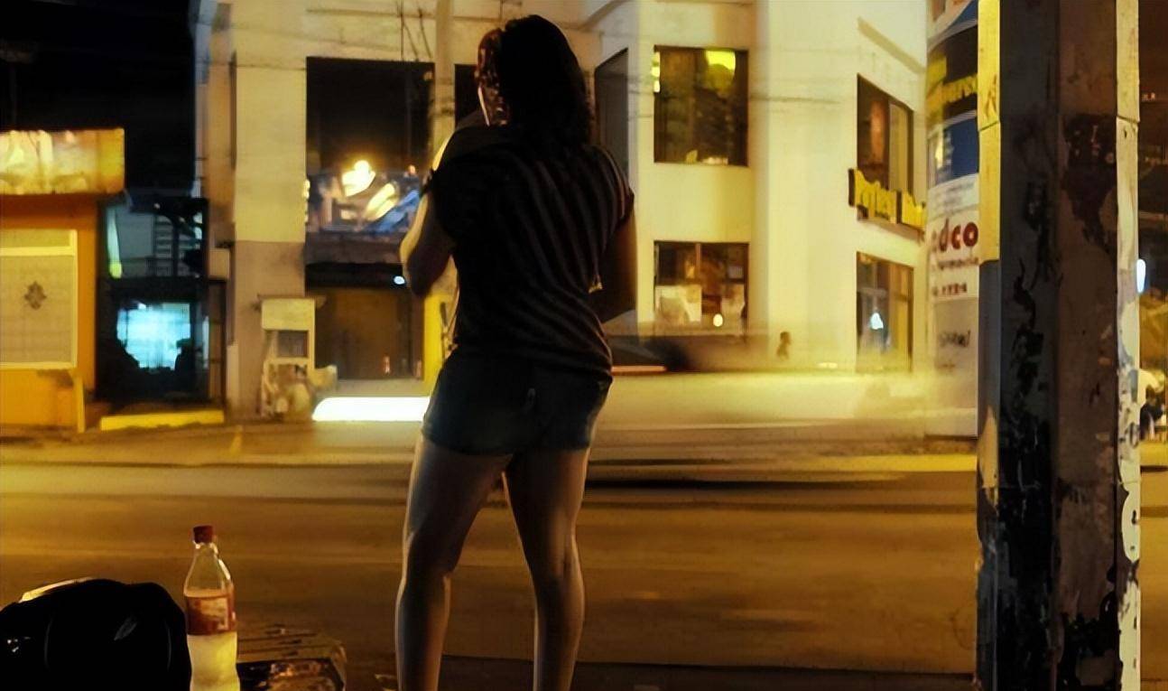 20名中国女性在欧洲卖淫被抓,细扒背后的贩卖黑幕,我一言难尽
