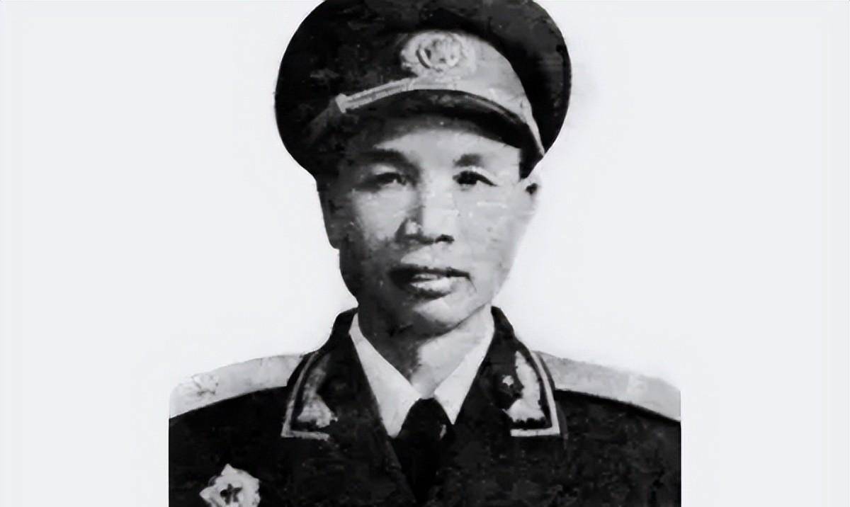 工卫旅参谋长兼21团团长张新华1945年4月,工卫旅第21团被调往晋绥军区