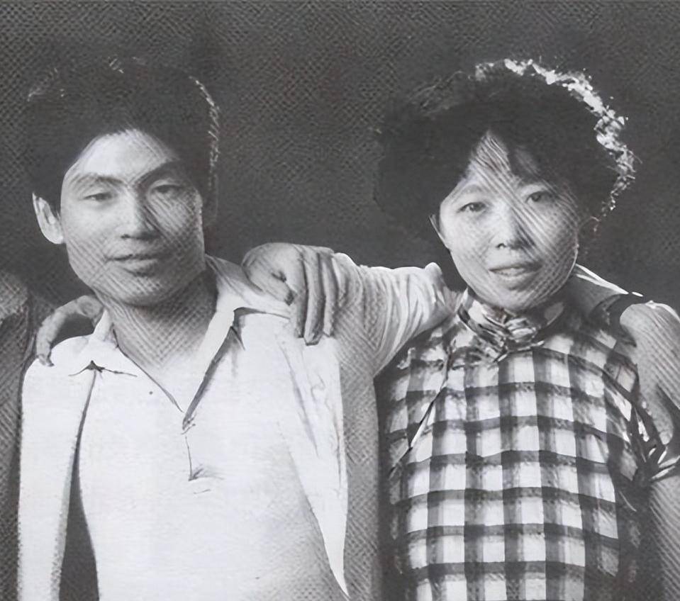 "文学洛神"萧红:一生与5男纠葛,31岁误割喉离世,留传世之作