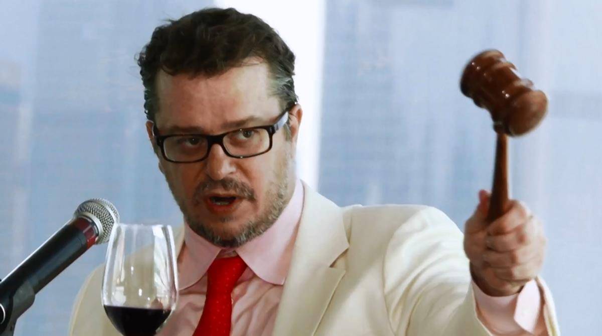 美国多位富豪向法庭抗议,想救华裔小伙出狱,只因他的假酒太好喝_鲁迪