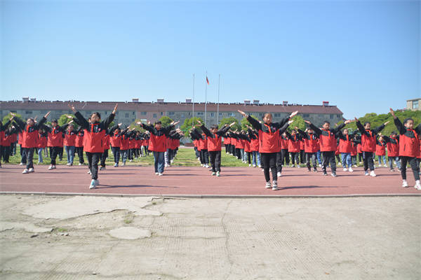 运动展英姿 健康向未来——盱眙县维桥小学举行"希望风帆"广播体操