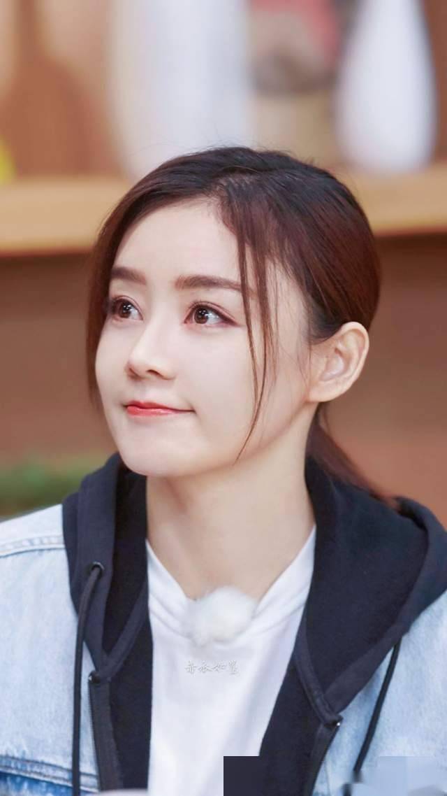 36岁袁姗姗美貌与才华兼备,饱满有料的身材令人赞叹!