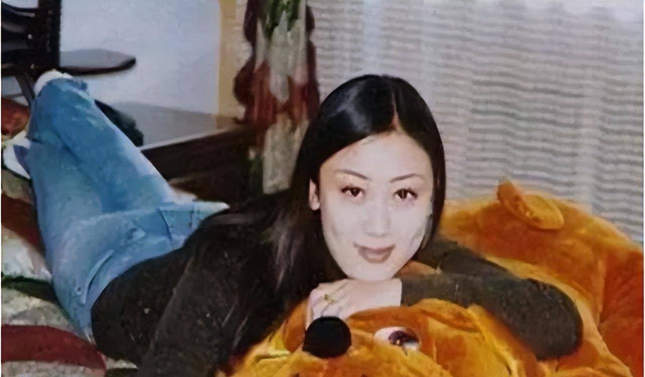 见连丽丽这样一个大美人终于中计,尚尔琪心中狂喜,毫不犹豫的撕下了