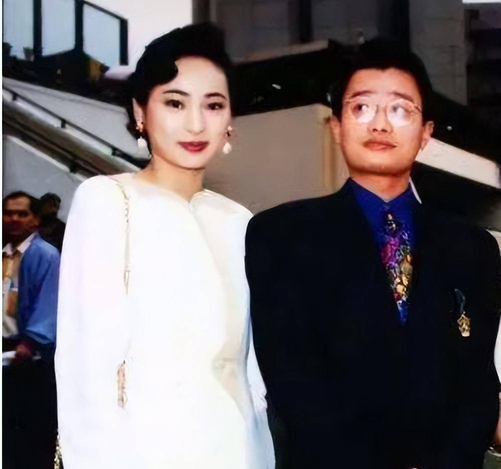 邝美云:最穷港姐三拒豪门,"闪婚"吕良伟8个月,靠自己成富婆