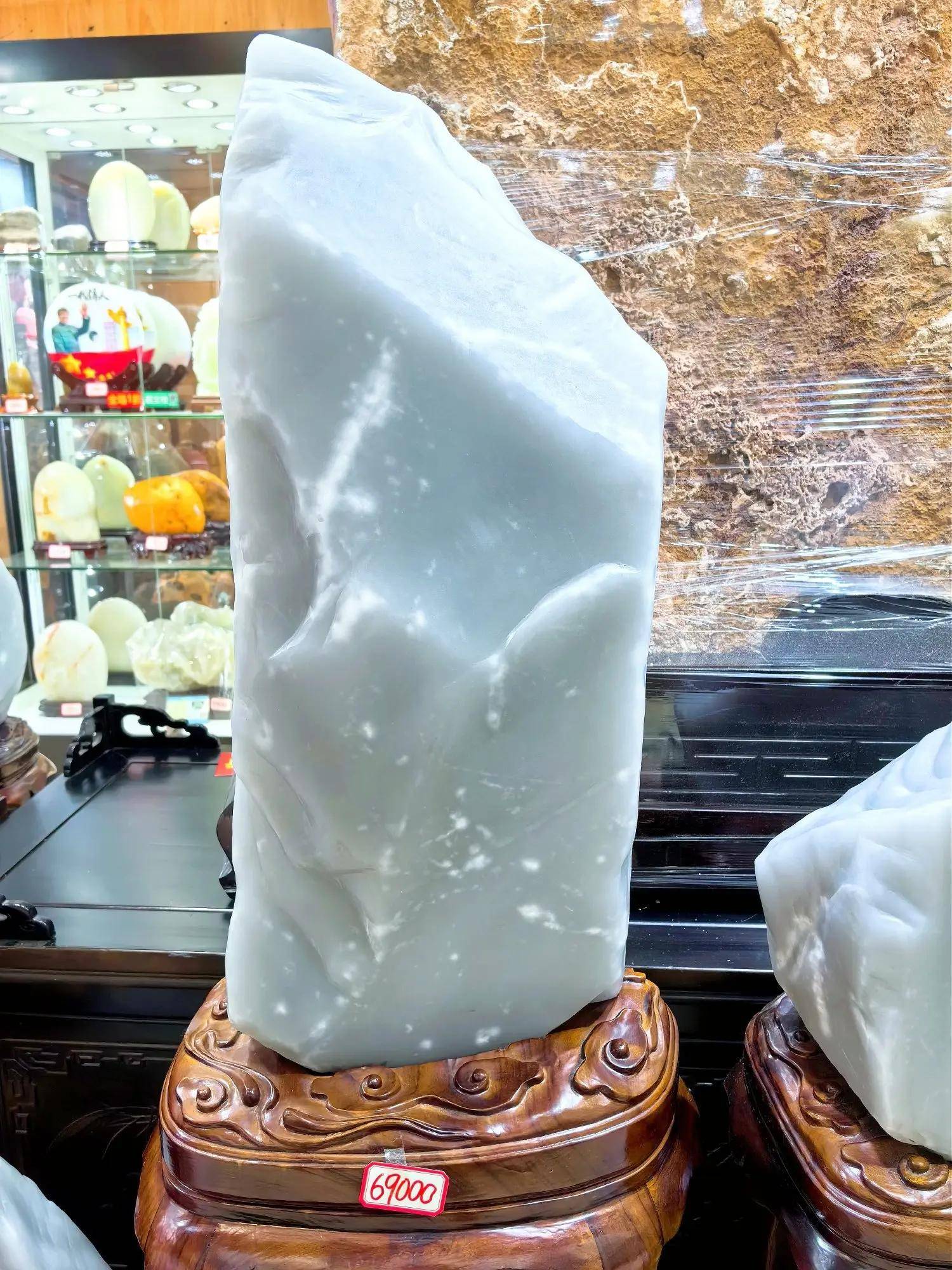 贵州贵阳:青岩古镇有个藏宝楼,藏中外名玉器万件,一折优惠