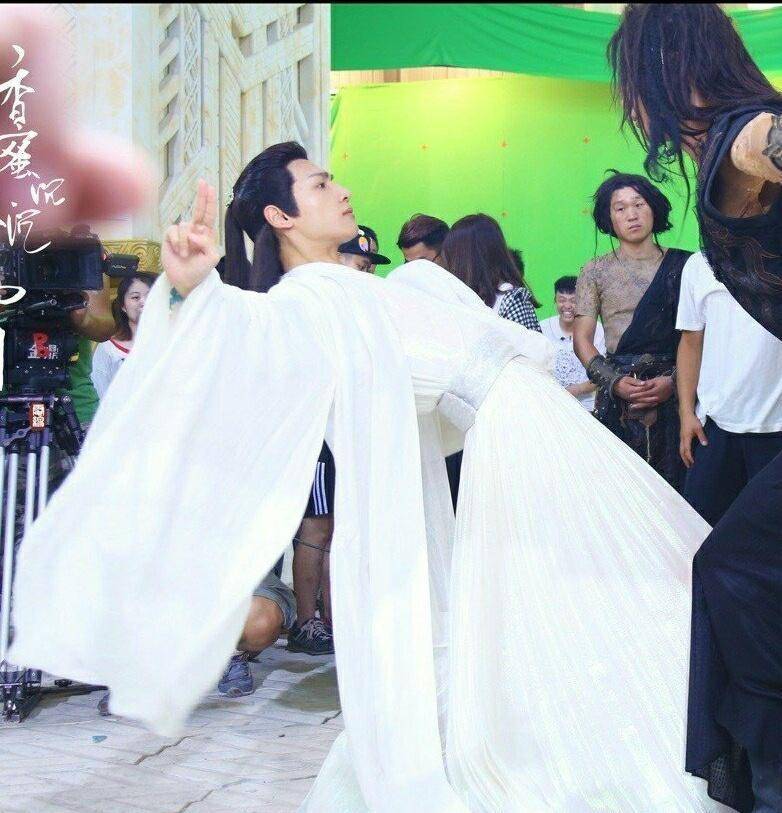 罗云熙的腰,殷桃的痣,盘点娱乐圈明星独有的体貌特征