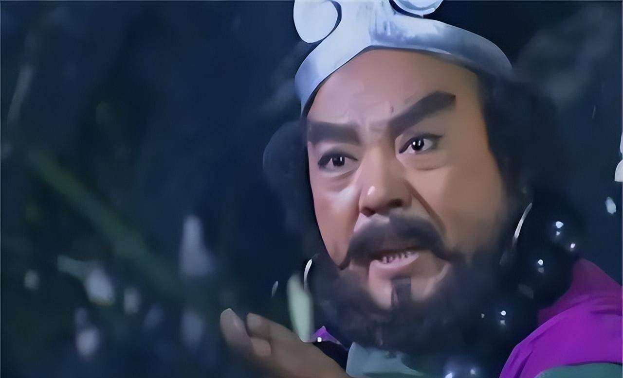 为何猪八戒要一口吞掉人参果,连嚼都不嚼?只因他晓得其中的秘密