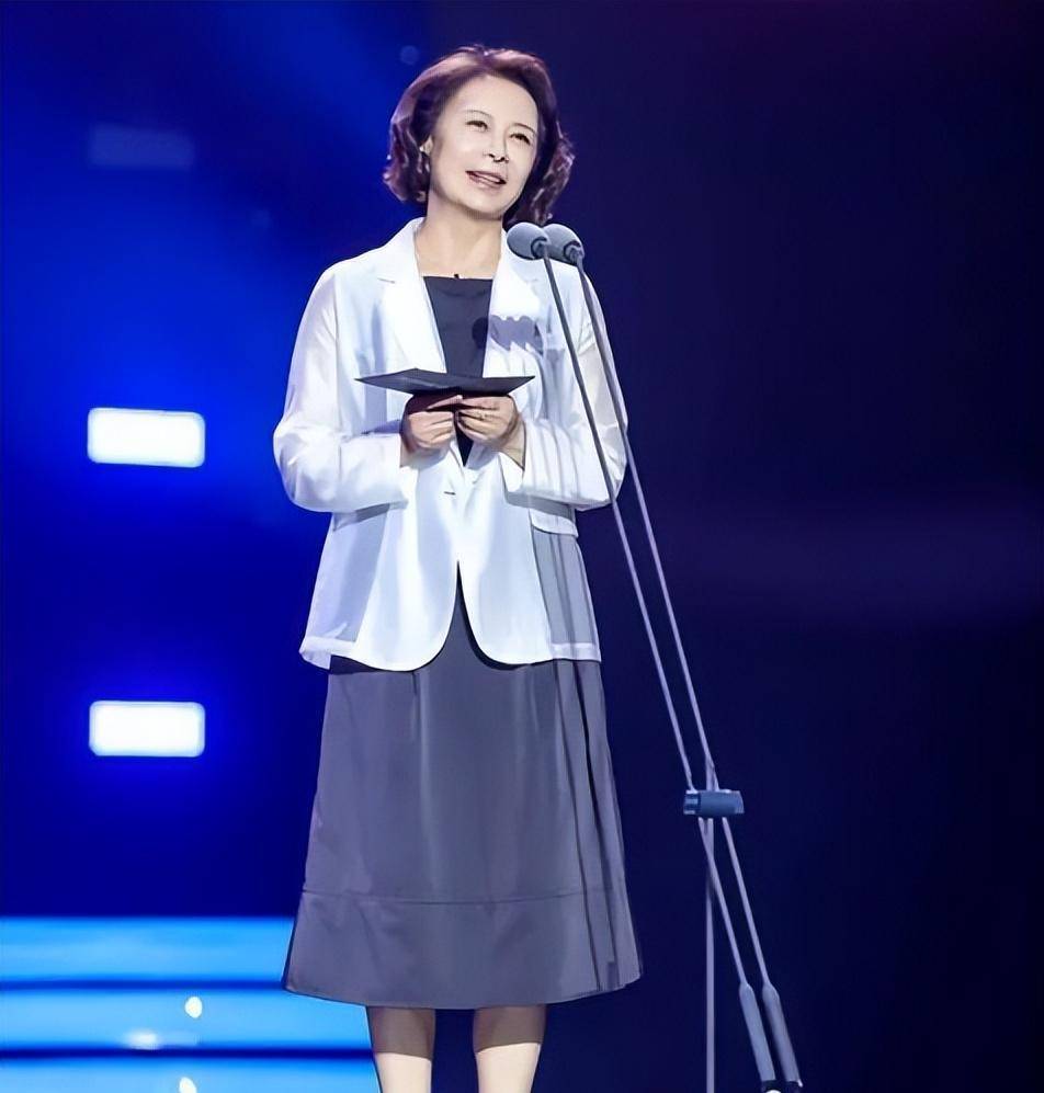 她是国家一级演员,与富豪结婚37年零绯闻,儿子帅气是她的骄傲_刘佳