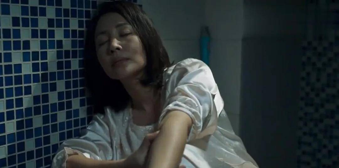 甚至可以这么说,他到东山后被包围了,上面有局长罗旭,还有市长陈文泽