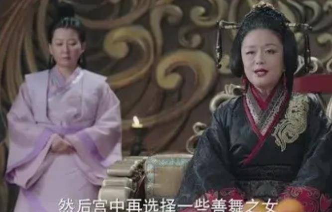 因为他的母亲是秦国的公主,而他的舅母则是华阳太后,是当时秦国最厉害