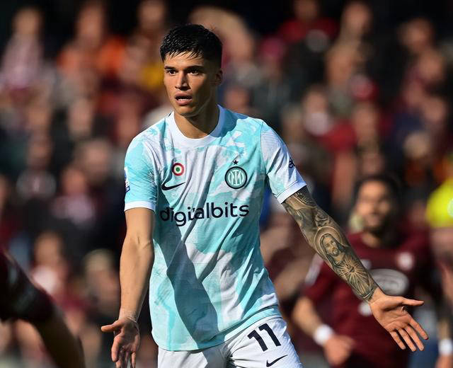 预料之中,梅赛在意大利蓝色竞技球场遭对手3-0淘汰,无缘晋级.