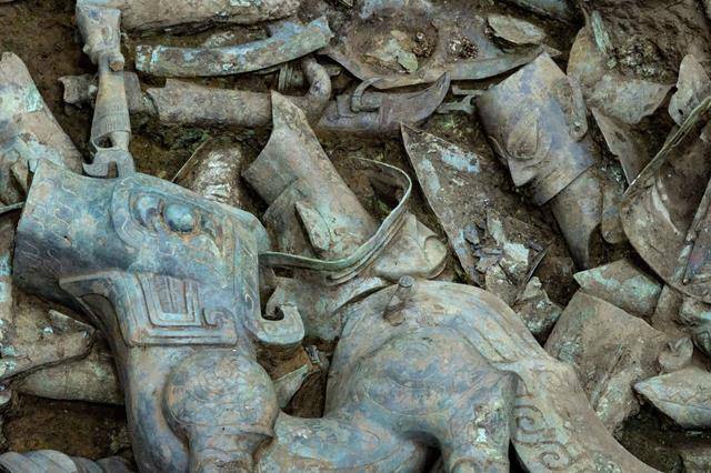 神秘莫测的"三星堆"为何突然停止挖掘?考古人员:你看挖出了啥