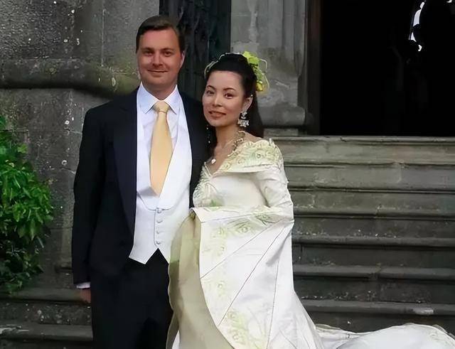 另外,2005年,文雅丽与约阿希姆王子已经离婚了,只不过她婆婆丹麦女王