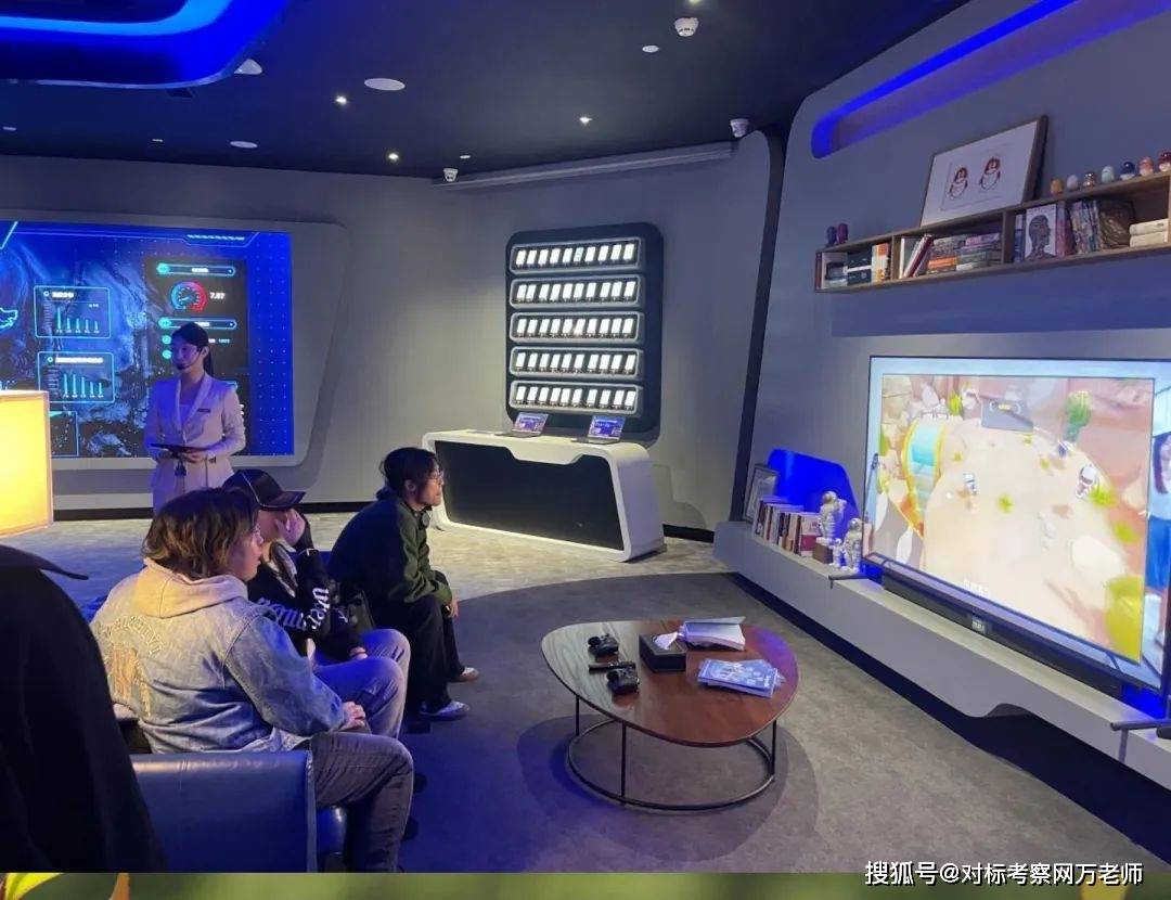 大家随讲解员来到展厅,展厅内部设有腾讯企业ip形象的吉祥物,是由企鹅