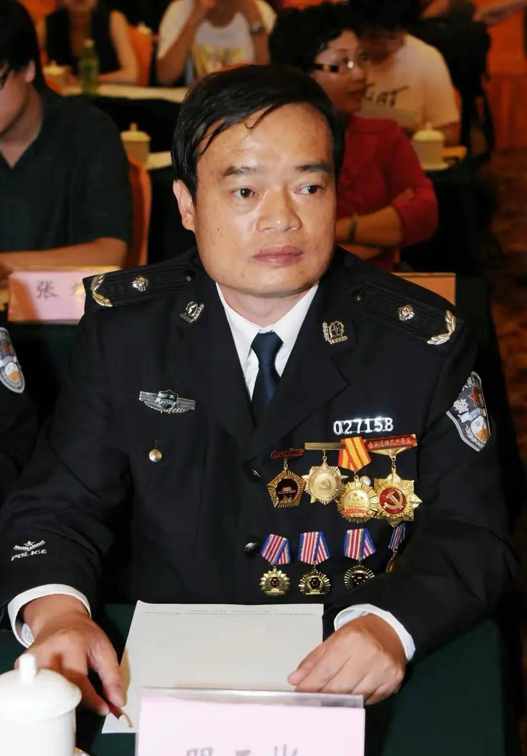 中国缉毒警多牛?儿子3次险被绑,送侄子进刑场,毒贩500万买他命