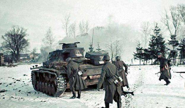 斯大林格勒惨败,德国为何能快速恢复实力?有4点原因很