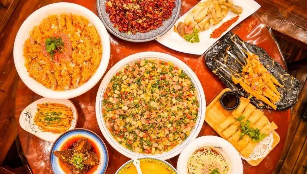 2003年宋美龄在美国去世,首席厨师回到台湾,"主动请辞"后自杀