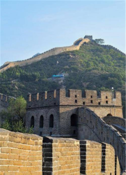 作为一个在现在看起来都是超级工程的伟大建筑,长城无疑是花费了中华