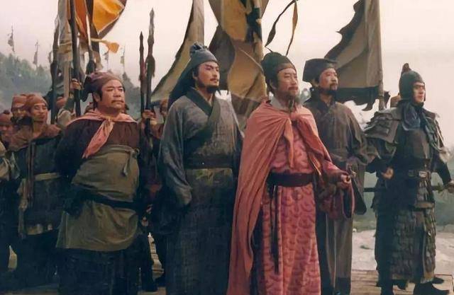 还有林冲,他本是八十万禁军教头,就因为自己的妻子被高衙内看上便遭到