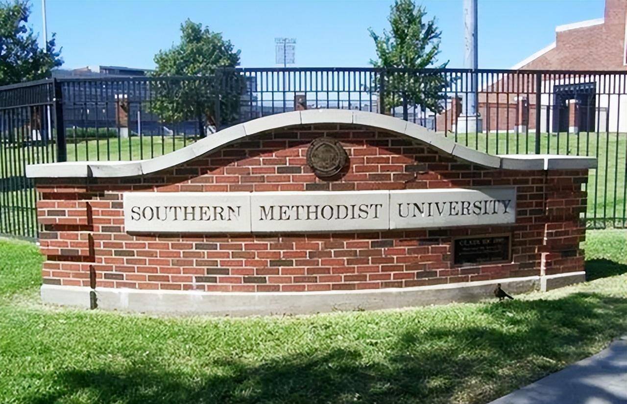 最后,保罗进入大学之后,又顺利地转学到了德克萨斯大学奥斯汀分校.