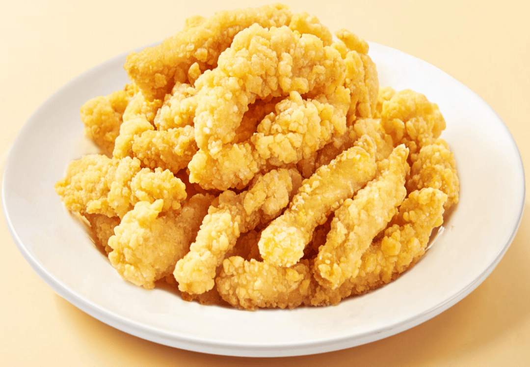 干炸里脊选用优质鸡胸肉,大小均匀,裹粉酥脆,鲜嫩多汁