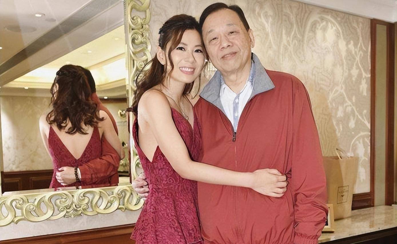 叶晴晴,香港女歌手,爷爷是叶剑英元帅,父亲是深圳公司董事长