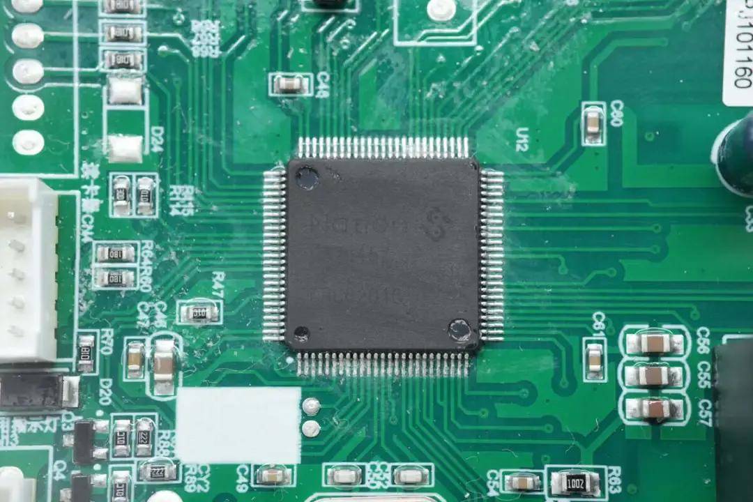 国民技术n32g457vel7芯片内置32位arm cortex-m4内核,最高主频144mhz