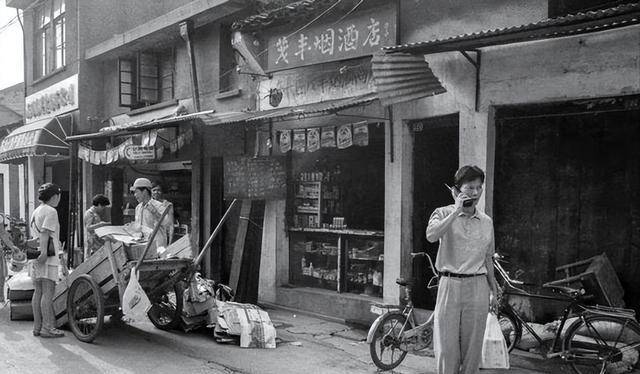 我国第一位办理手机号的人,所有号码随他选,最终他挑了什么号?