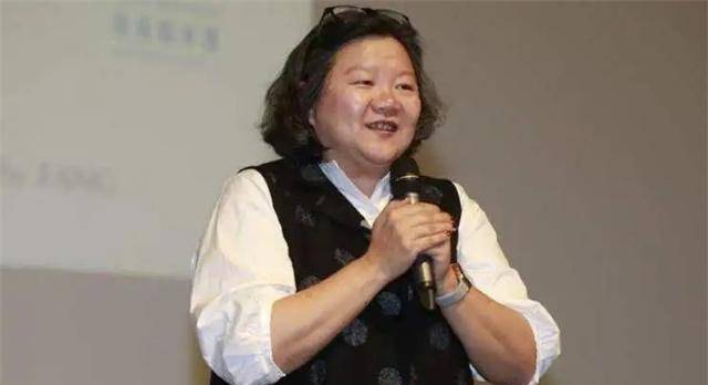 "名门痞女"洪晃:揭露上流社会的阴暗面,他们有多虚伪?