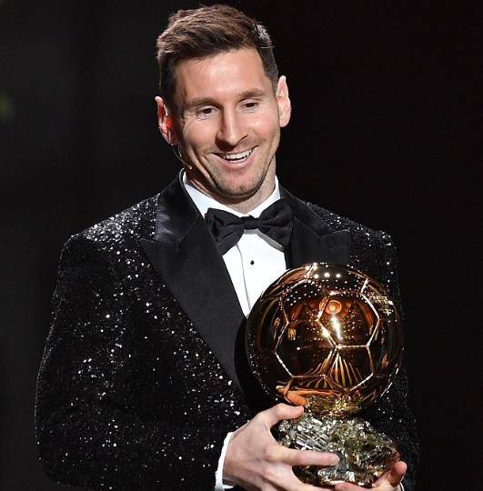 "世界球王"梅西:曾患侏儒症11岁身高仅125厘米,如今逆天改命