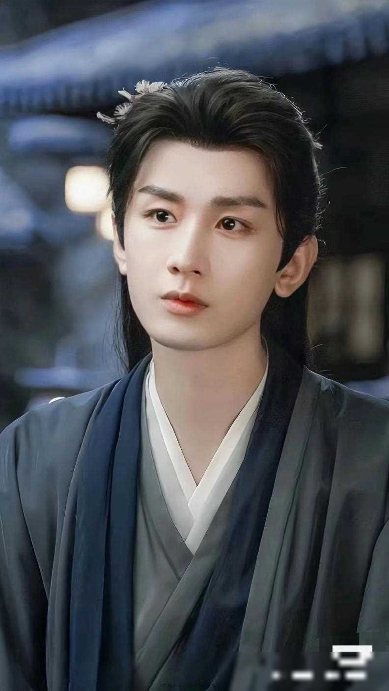 陈晓怎么都想不到,当初身边的小跟班,如今已成了古装"顶流"