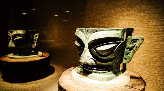 神秘莫测的"三星堆"为何突然停止挖掘?考古人员:你看挖出了啥