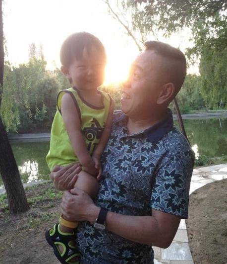 在女厕所生活8年,当红深陷抛妻弃女传言,潘长江不为人知的一面