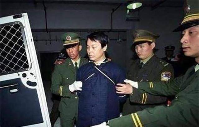 张子强被枪决后,妻子带着20亿,携家带口远赴泰国,过得风生水起