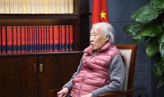 徐志摩去世后,陆小曼拒绝胡适邀请,和翁瑞午约法三章同居23年