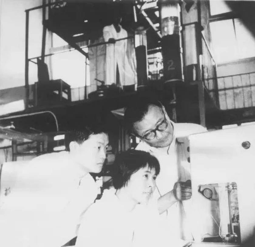 当时中国并没有关于放射系的任何东西,只能全靠杨承宗自己研发,放射