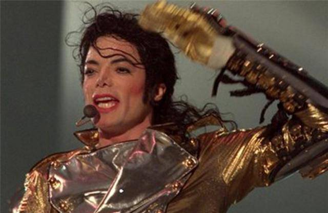 迈克杰克逊6亿捐款,却换来恩将仇报,70万人的道歉姗姗来迟