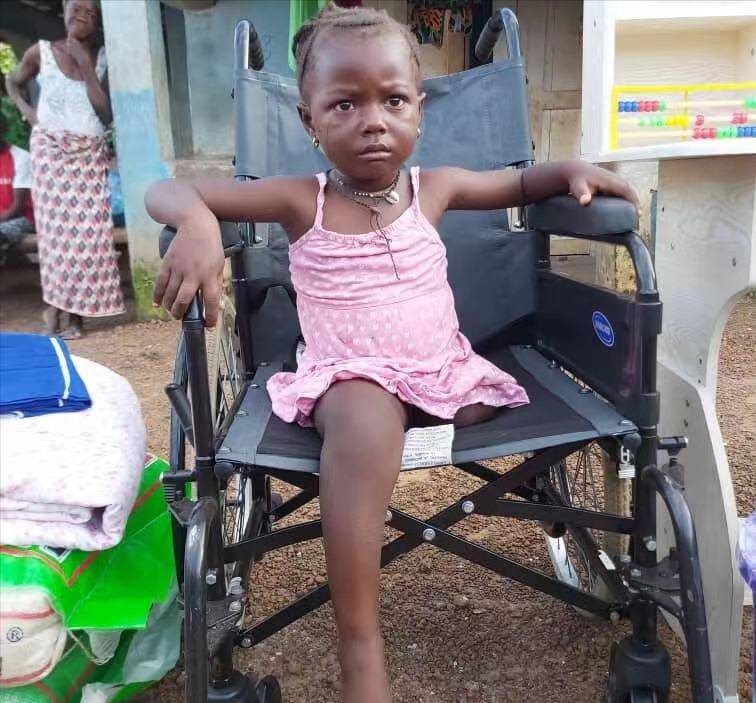 现实版《还珠格格》,非洲公主被遗弃,28年后救了整个部落