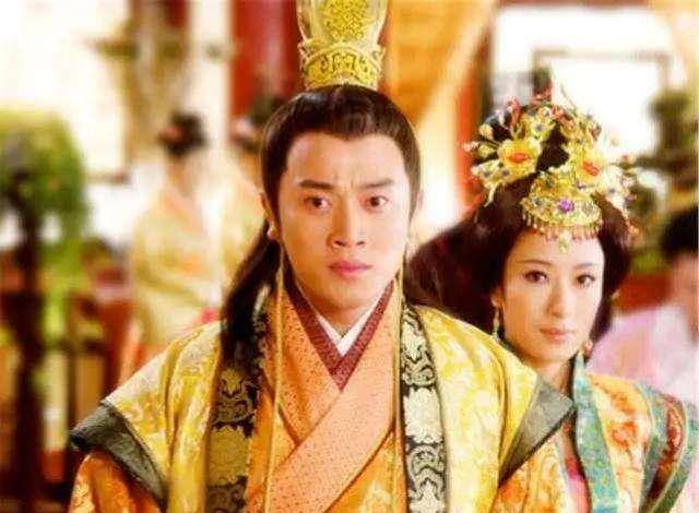 朱由校的父亲是明光宗朱常洛,两个人年幼时都是苦命人.