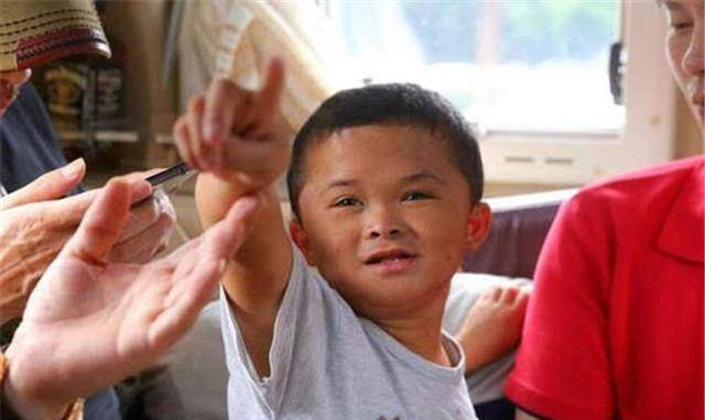 "小马云"因一张照片爆红网络,马云曾表示愿意资助,现在怎么了